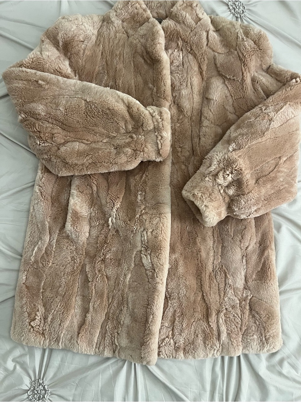 Absolutely gorgeous vintage genuine sheared beaver fur coat by Surfas Ltd. Furri